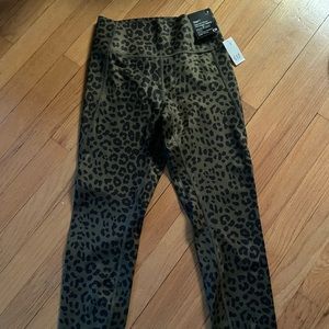 GapFit Recycled Power 7/8 length legging, olive camo